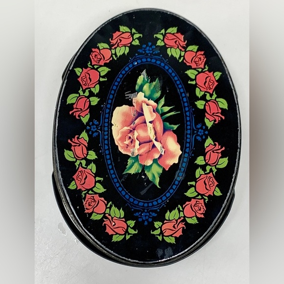Early Mid Century Vintage Rose Floral Pattern Metal Lidded Handled Biscuit Tin - Picture 5 of 16